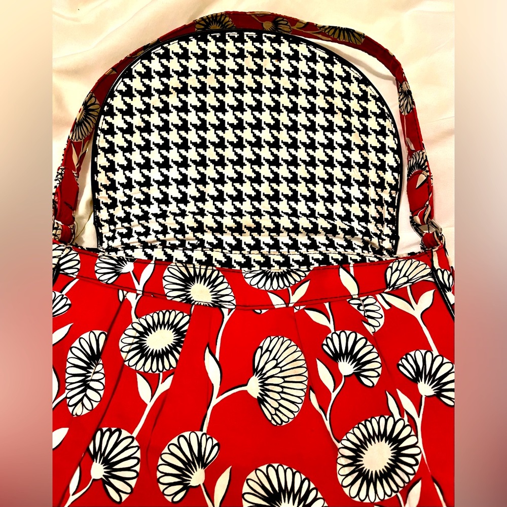 Like new, Vera Bradley, red and black shoulder bag